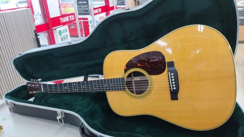 Martin acoustic guitar - d-28, guitar-11
